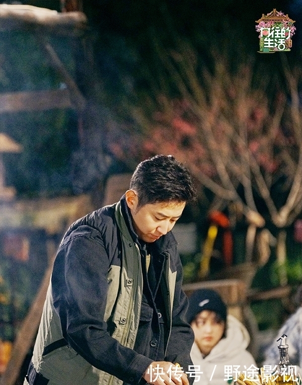 烤鸡 杨紫惊喜做客《向往5》 黄磊尝试铁桶烤鸡