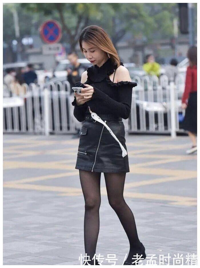 女孩|街拍:别再“惯”着连衣裙了,半身裙时髦又修身,聪明的女孩都在穿了!