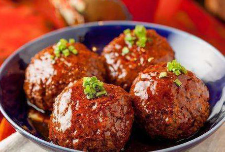 美食优选：油焖茄子、四喜丸子、海肠蔬菜卷、双椒小煎鸡的做法