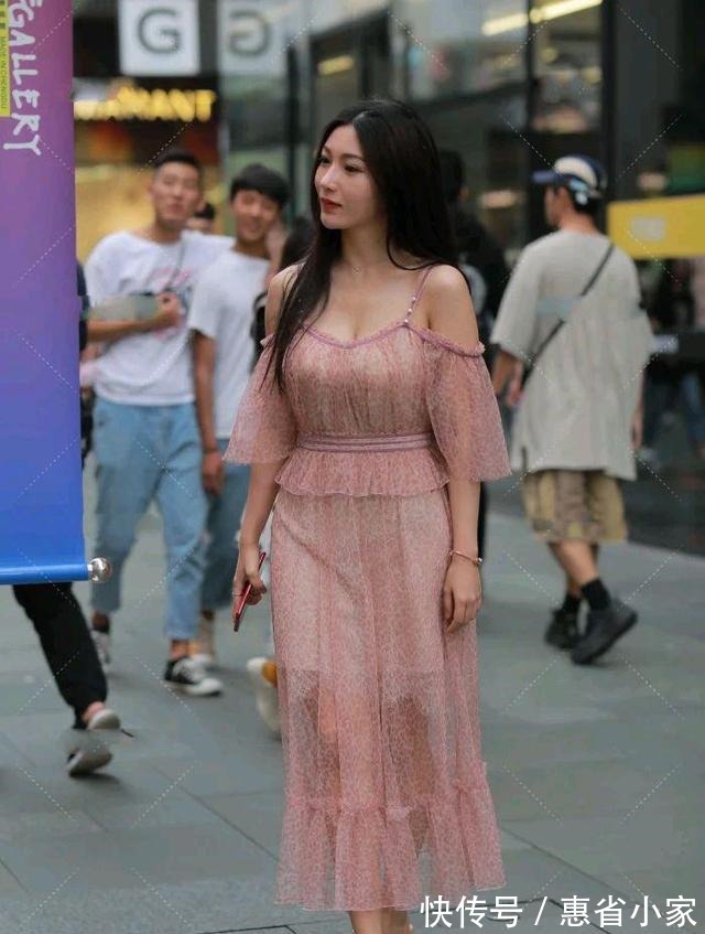 网纱 粉色网纱连衣裙，搭配珍珠肩带，仙女下凡也不过如此！