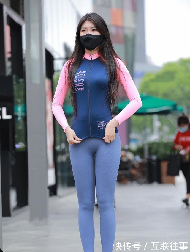 洋气 打底裤的穿搭帅气随性展现出时尚女性的浪漫,穿出细节上的精致感!