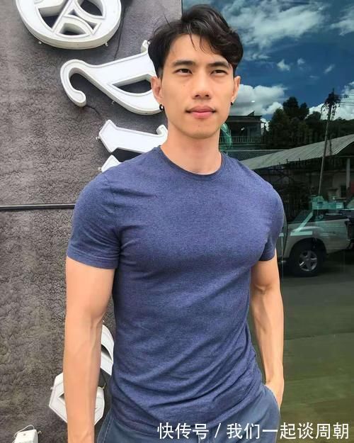 肌肉|居家型男更是肌肉靓仔,性感的人鱼线撩人心弦,胸肌和腹肌也圈粉