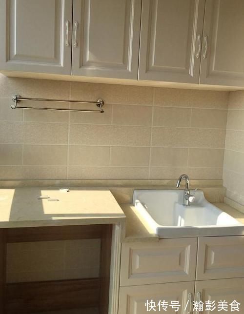 新房|参观同事家新房，全屋贴瓷砖，还把冰箱放在阳台的，头一次见啊