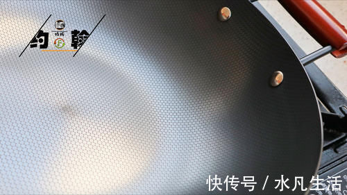 光泽|新铁锅别直接用，教你8步开锅秘籍，不生锈不粘锅，越用越有光泽