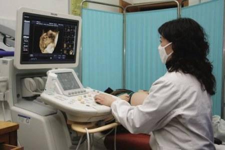 检查|儿媳妇去医院检查,发现孩子有“小尾巴”,婆婆听后不禁乐出声