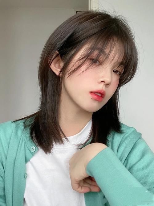 长发稍微剪短一点怎么剪,几个好看的发型,更适合春夏的天气