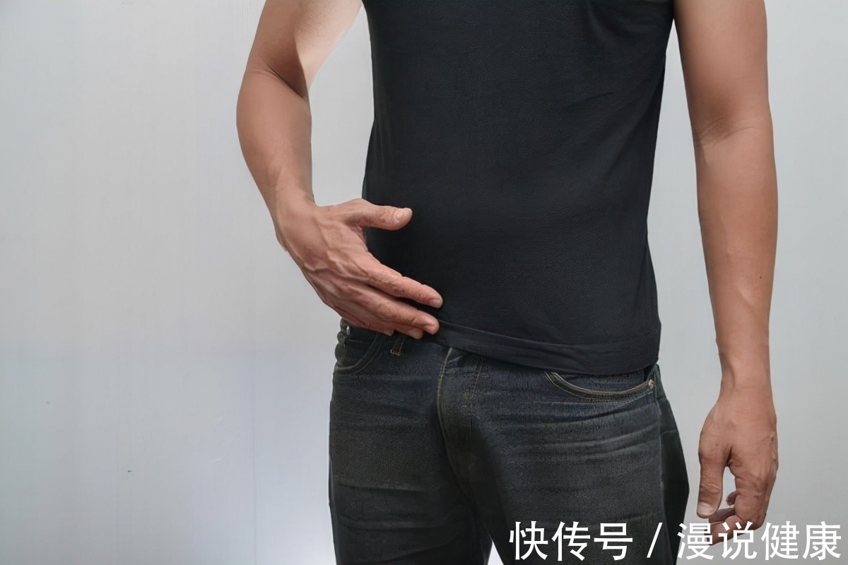 血尿|膀胱有癌,小便先知?如厕时若有这2种迹象,最好排查一下腹部