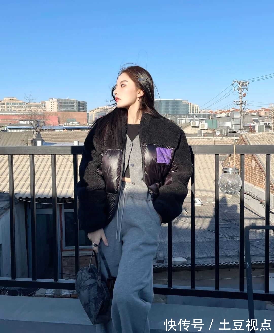 衣身 黑色羽绒服也能穿出高级感?看看这些搭配方式,简约日常又保暖