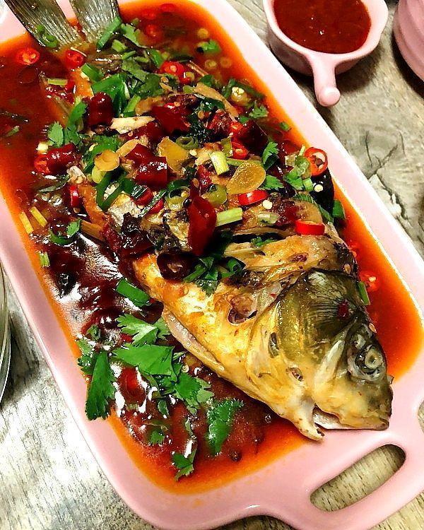 美食精选：白切鸡，响油豇豆，辣椒炒肉，红烧鲫鱼的做法