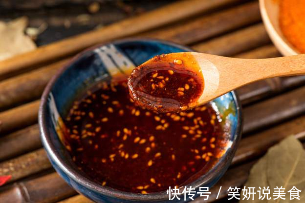 辣椒油要想好吃,最忌直接泼热油,少做了一步,难怪味道不够香