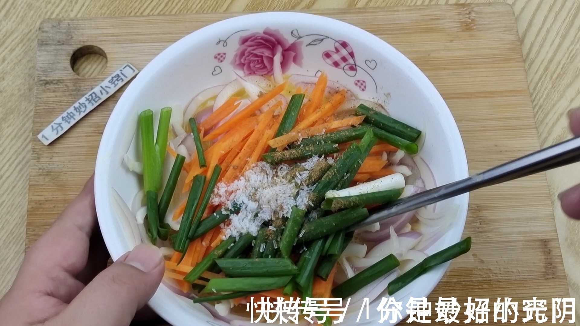 洋葱鸡蛋饼|洋葱别炒着吃了,淋入2个鸡蛋,我家一周吃5次,营养又解馋