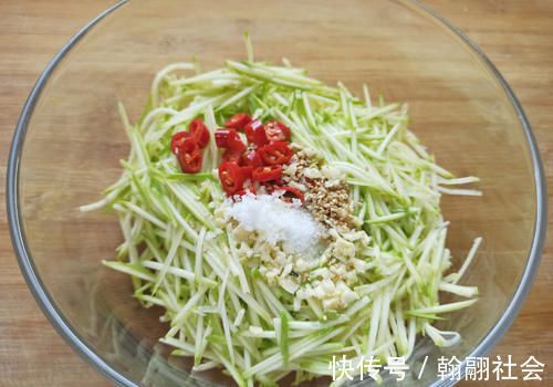 年夜饭精选6道凉拌菜,做法简单,清口解腻,端上桌一会儿就光盘