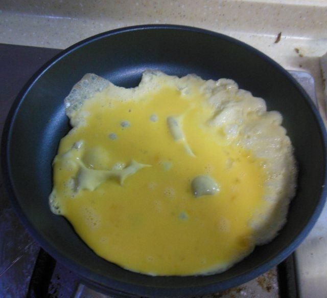 无油三鲜韭菜盒,皮薄馅大,配上一碗粥,早餐吃着超满足