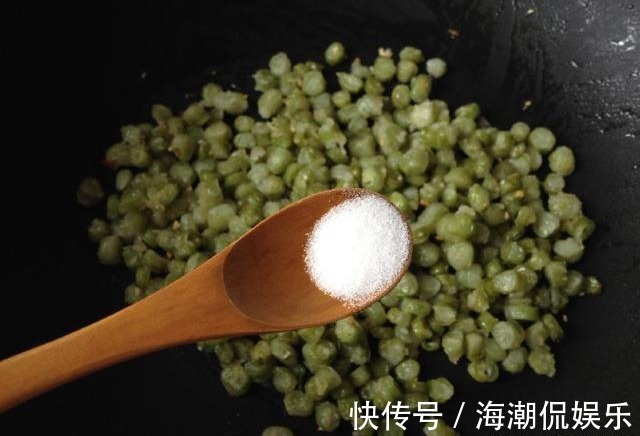 下饭|豆角别再炒着吃,换种做法,非常下饭,老公最爱吃