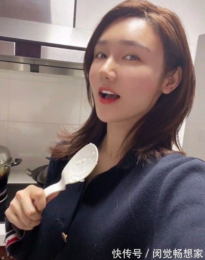 央视主持龙洋私生活曝光,与台上反差大,干饭人模式能吃一桌!