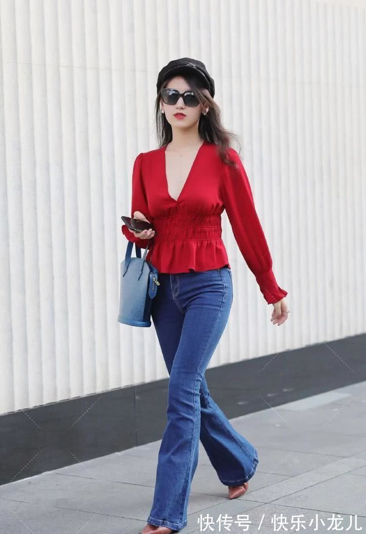 举手间 大红色的深V领衬衫,搭配紧身牛仔裤,御姐范儿十足你爱了吗?