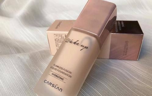 美宝莲|学生党不能错过的几款平价粉底液,性价比超高,高级又不踩雷