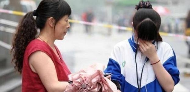 寒门|儿子质问妈妈:为啥别的妈都开车就你骑电动?宝妈回答堪称教科书