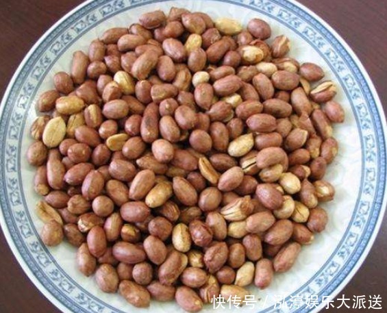 朋友|炒花生米,第一步先倒油是错的,多做1步,花生米更酥脆、不回潮