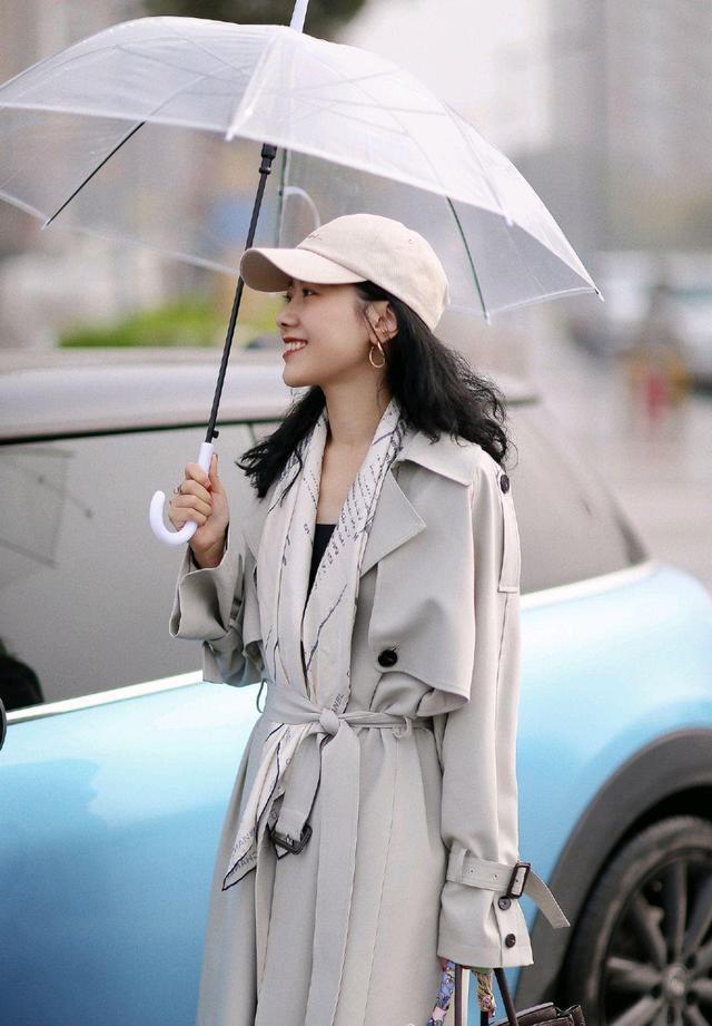 气质感|风衣又开始“流行”了,这几个搭配思路,让你时尚度更上一层楼