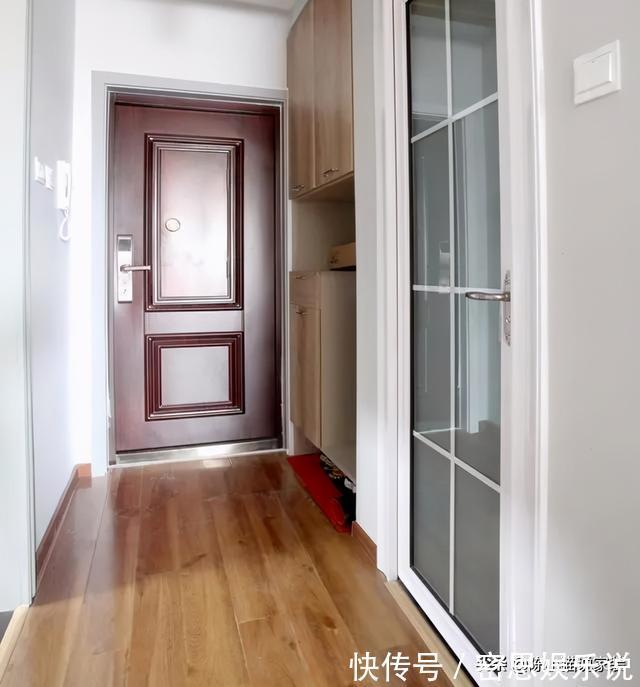 吊顶|墙面只刷乳胶漆，吊顶只贴石膏线，穷装新房完工，效果还不赖