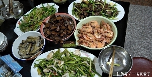 |那些猝不及防的搞笑瞬间,东北女澡堂是咋搓澡的