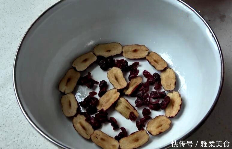 冬天多做此饭，上锅一蒸，又香又甜，老婆孩子抢着吃，真带劲