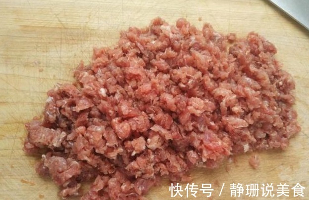 30年大厨教你做馅饼,外皮酥脆,馅料多汁,连吃5个都没问题!