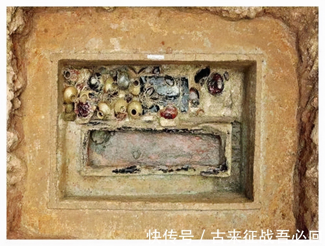 赵建新|江苏出土1男34女合葬墓，墓中文物感动专家：2000年前的“狗粮”