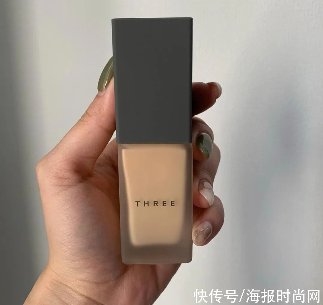 今天美容编辑教大家：如何用穿搭的思路学化妆（已疯）