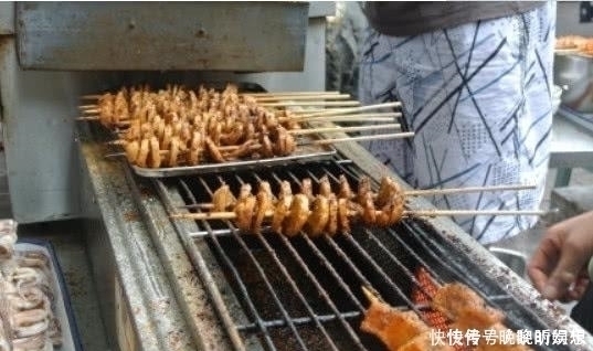 肉夹馍|假如你只有5块钱，5种小吃选一种买，我赌10包辣条，你会选4