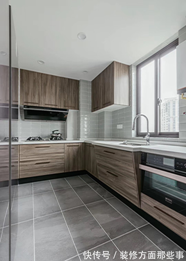 客厅|118平美式风三居室,再简单的设计也是美的?仪?式