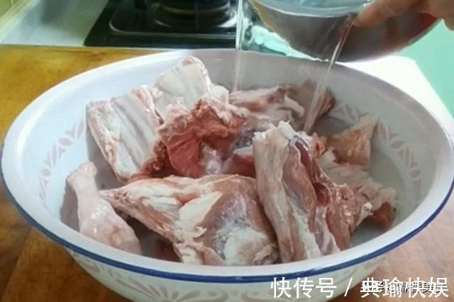 孜然|炖羊肉时,切记要放3种料,大厨:放对了,羊肉不腥不膻又鲜香