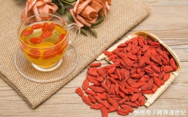 早好|每晚睡前嚼5粒枸杞,坚持半月,3大好处“会找上你”,早吃早好