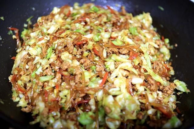 酱香浓郁的猪肉粉条包子,这么做倍儿香,玩儿似的吃3个没过瘾