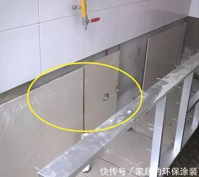 工人|家里工人一旦这样贴瓷砖,必须让他返工重做,入住“毁房”就晚了