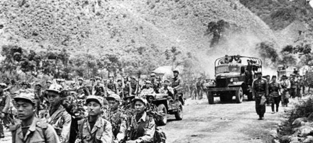 令人|志愿军缴获美军鸡蛋粉,为何一脚踢翻,知道原因后令人哭笑不得