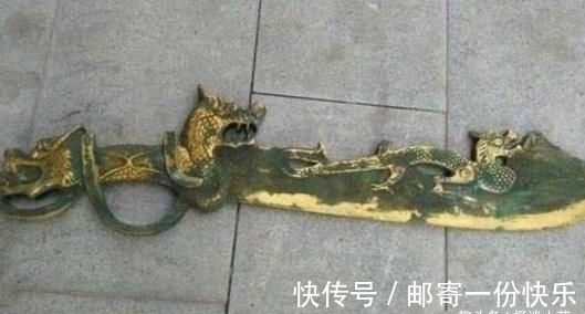 道士&道士带“祖传宝刀”来鉴宝,专家:假的,随后道士仰天大笑