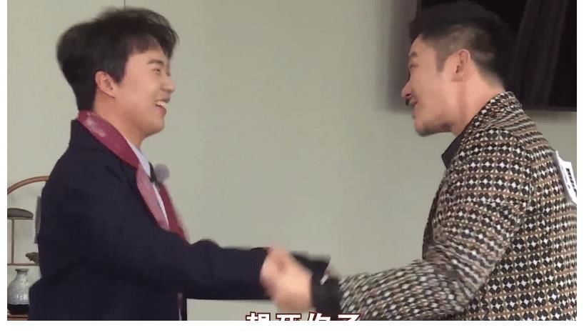 扎心|郭麒麟终于回归跑男团,坤坤抱他后说的话好扎心,铁哥们没错了!