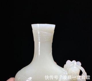 和田玉!清中期 和田玉籽料 白玉雕 持莲童子 包袱瓶