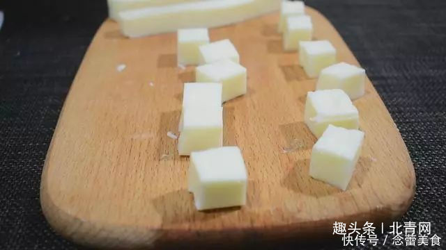 家里的牛奶喝不完，教你一个新吃法外酥里嫩，好吃到停不下来！