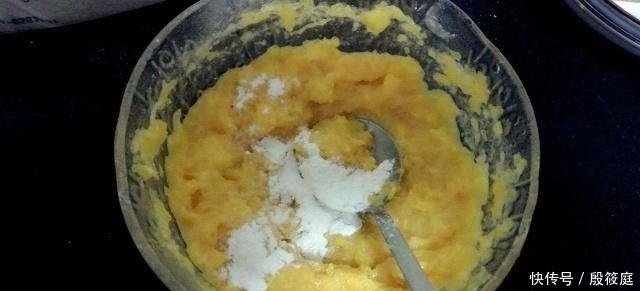 做南瓜派时,不要只记得加糯米粉,多加这两步,简单可口