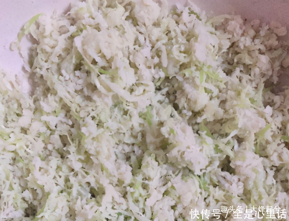 白萝卜别总做咸菜了,教你1个新吃法,上锅蒸一蒸,清香爽口绵软