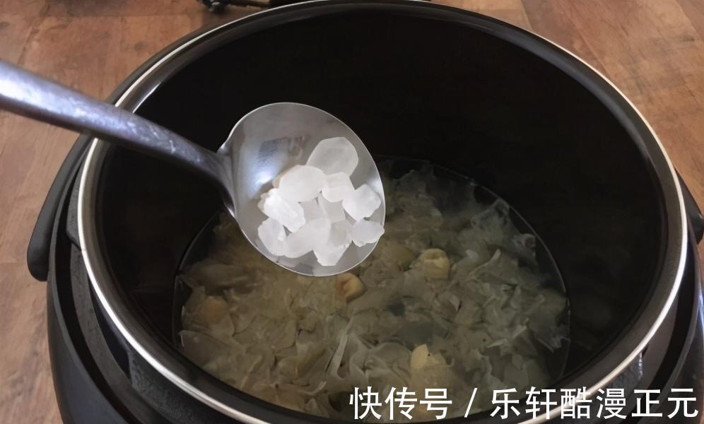 润肺|消暑润肺的一道银耳粥,香甜可口,5分钟就能做好