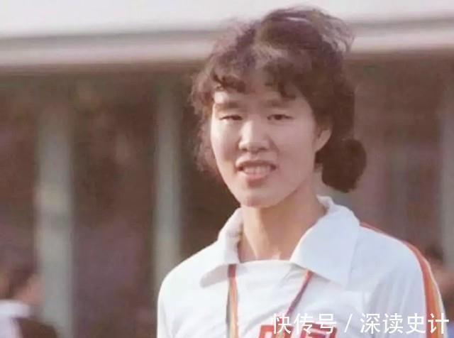 异母弟弟|郎平女儿与异母弟弟聚餐！父亲为了照顾她15年未娶，60岁二婚生子