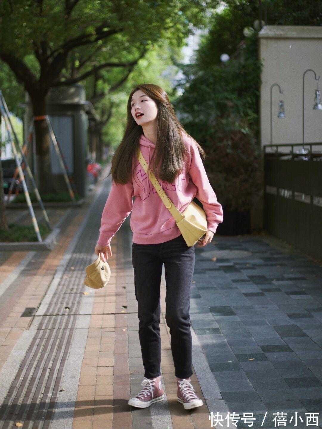 百搭 早春卫衣搭配指南:买这4种流行颜色就够了,百搭显白又不挑身材