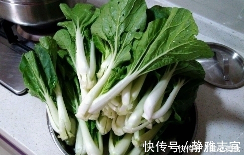 帮子|炒白菜时，别急着下锅炒，多加“1步”，白菜又香又脆还不发黑