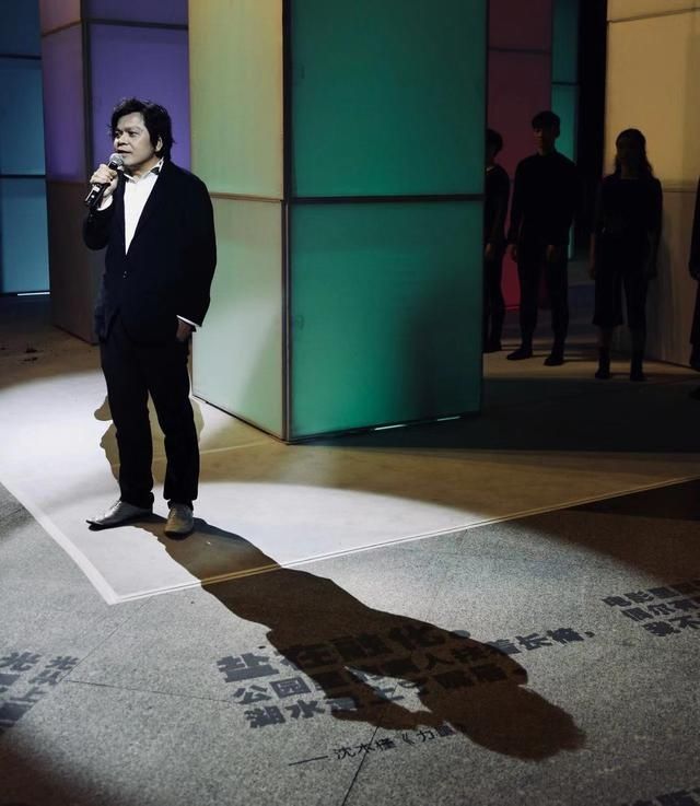  空间|专访70后诗人黄礼孩在空间构筑诗意，让光照进心灵