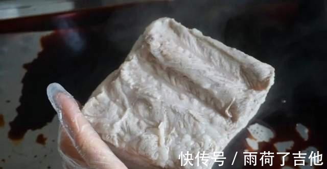 做扣肉时，猪肉焯水还是油炸弄错了不好吃还腥气，教你正确方法！