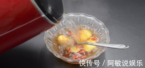 生姜|生姜和枸杞一起泡水喝,作用真厉害,解决了很多男人女人的困扰